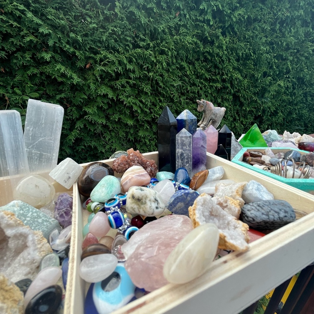 Huge crystal collection - Selenite, Amethyst, Quartz, Labradorite & more - Picture 6 of 10